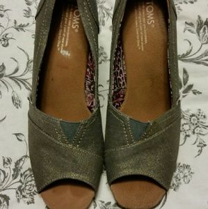 TOMS open toe wedges
