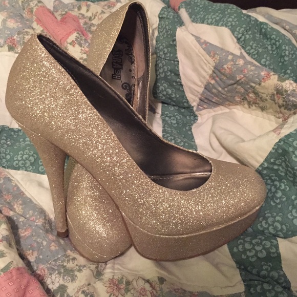 Gold Sparkly Pumps