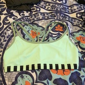Lululemon sports bra size 6