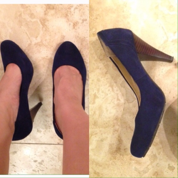 👠👠BCBG generation navy suede heel - Picture 2 of 4
