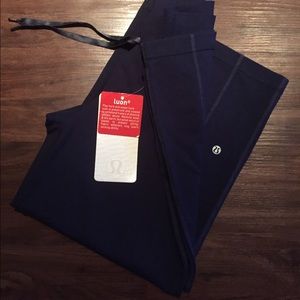 NWT Lululemon Extended Crop III - Size 8