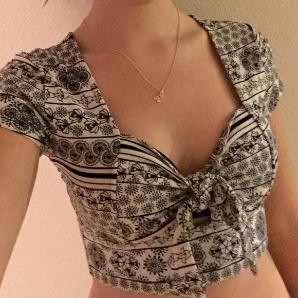 Charlotte Russe crop top - Picture 2 of 3