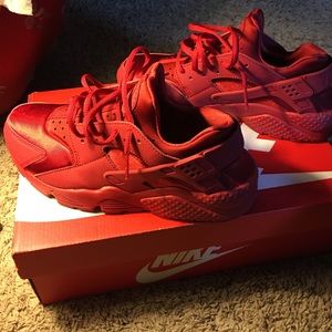Triple red huaraches