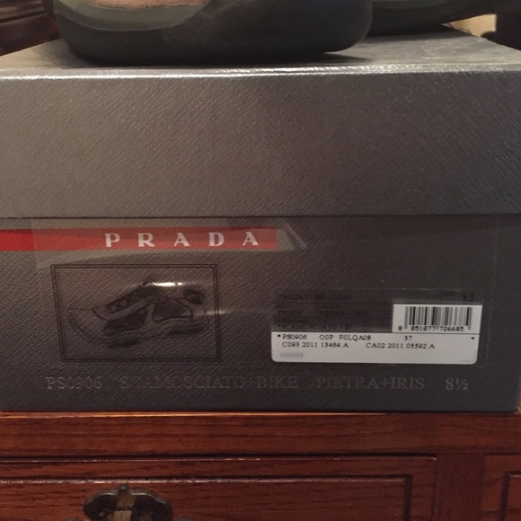 Mens Prada sneaker limited edition like new in box - Picture 3 of 4