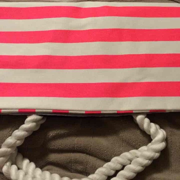 BRAND NEW VS TOTE BAG - Picture 3 of 3