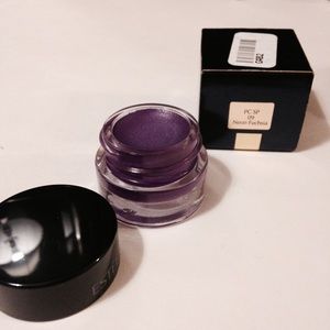 Estée Lauder eyeshadow pot