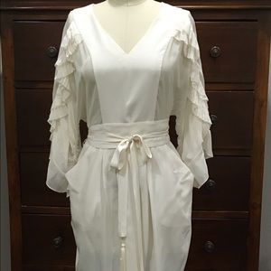 BCBGMaxAzria White ruffle 3/4 sleeve silky dress