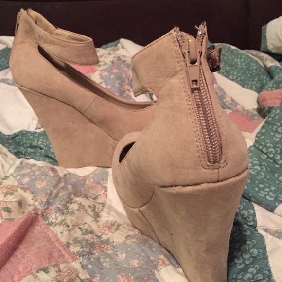 Tan Platform Wedges - Picture 3 of 3