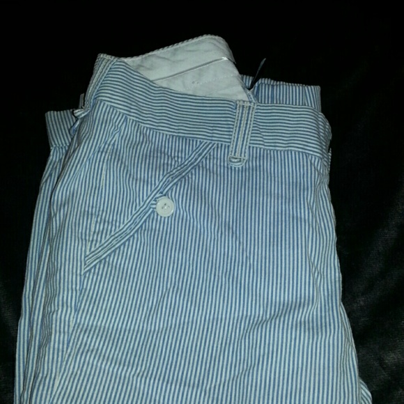 GAP size 1 stretch searsucker capris
