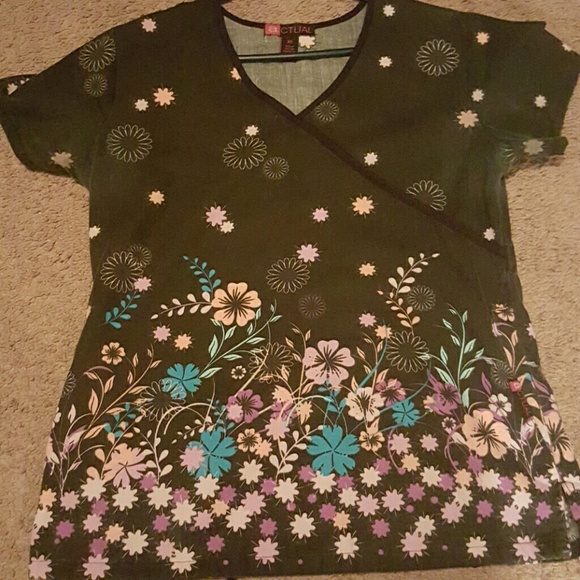 Scrub top - Picture 1 of 4