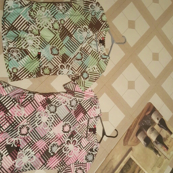 Scrub top - Picture 2 of 4