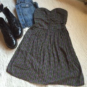 Patterned strapless dress