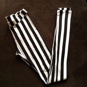 B&W Striped Leggings