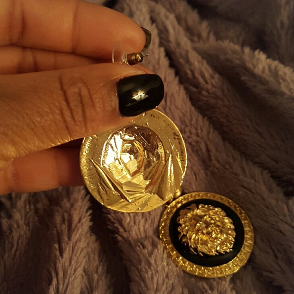 Matte gold and black lioness earrings. - Picture 2 of 2