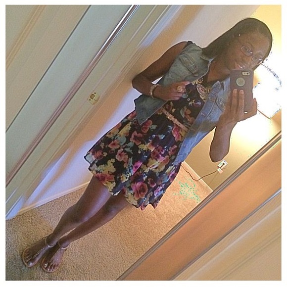 ❌SOLD❌ 🎉HP🎉Navy Floral Print Collared Dress - Picture 3 of 3