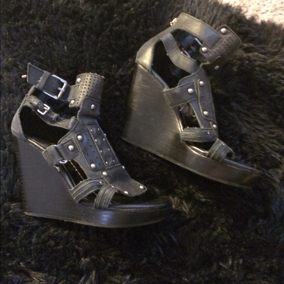 Distressed dark blue wedges