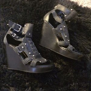 Distressed dark blue wedges