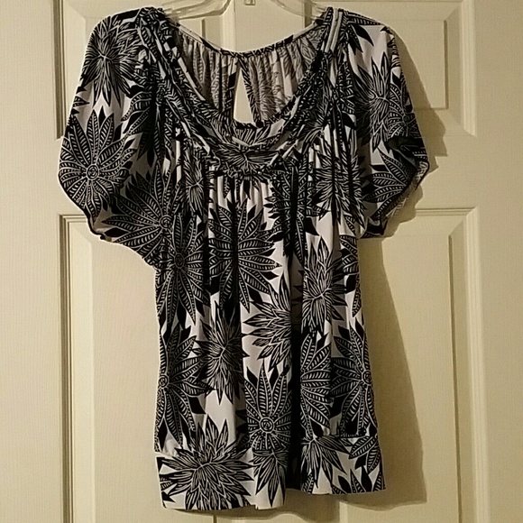 Black and White Floral Pattern Blouse