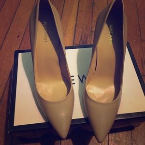 Pointed Toe Nude Pumps