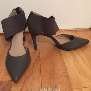 Seychelles Grey leather pointed toe pumps