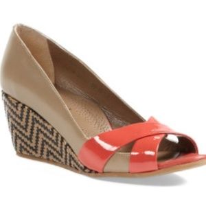 NWOB Anyi Lu Daphne Wedge, Papaya Patent/Sand Calf