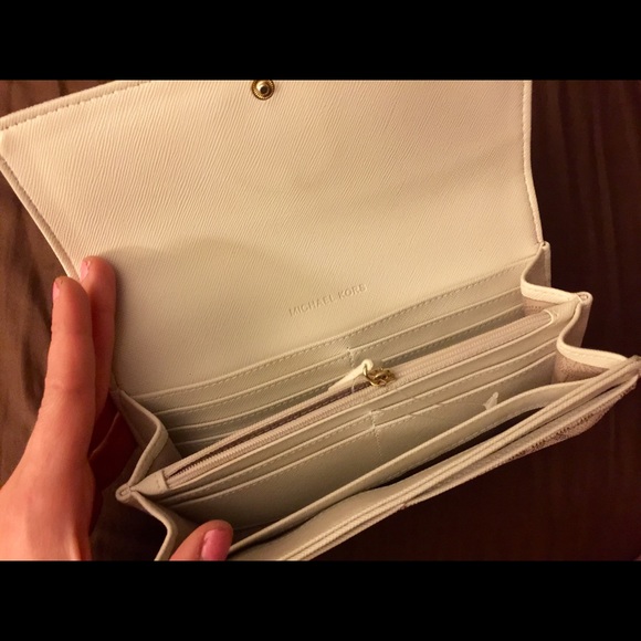 MK wallet - Picture 3 of 3