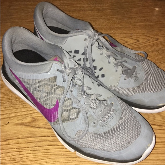 Gray, white and purple Nike shoes✔️