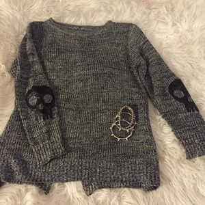 Skull and crossbones sweater!! ☠