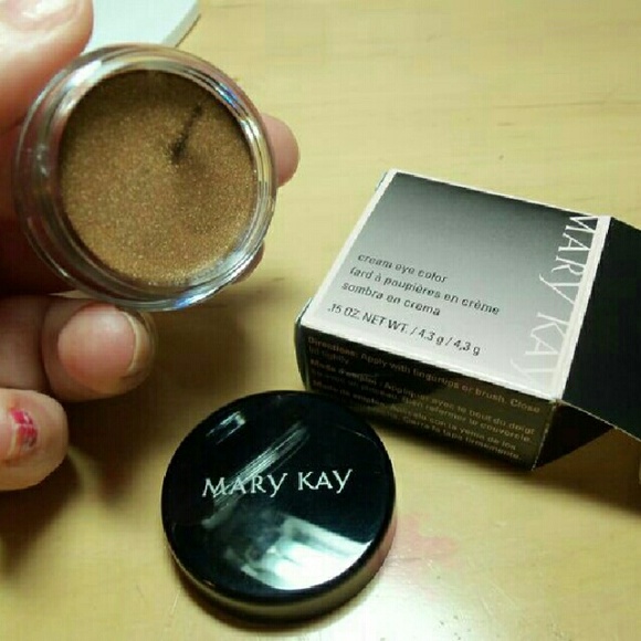 ***SOLD*** Mary Kay Cream Eye Color in Iced Cocoa