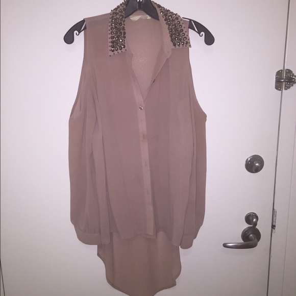 NastyGal open shoulder Beige Chiffon Top - Picture 1 of 3