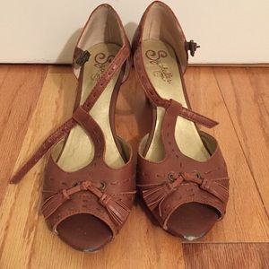 T-strap tassel shoes for the office