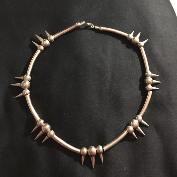 Spike metal chocker necklace