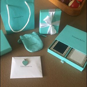 Blue enamel return to Tiffany heart charm💚💙