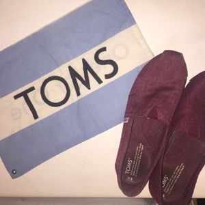 Maroon TOMS size 8