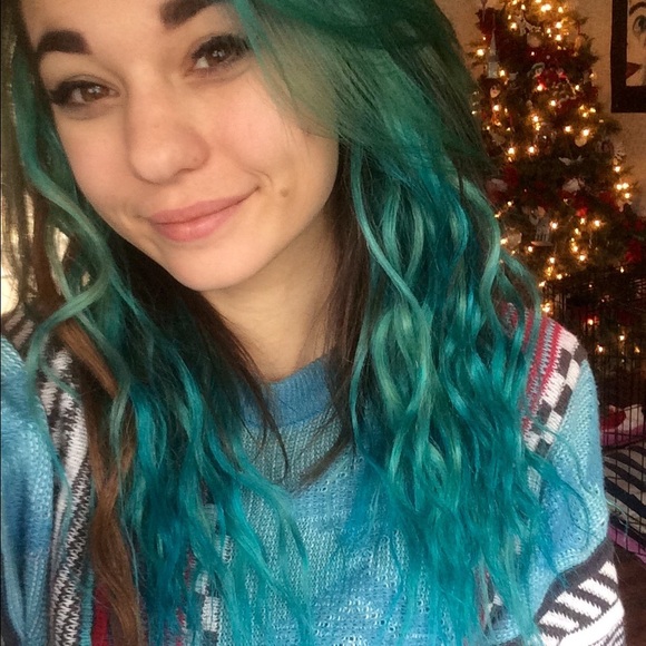 Meet your Posher, Hannah 🍄 - Picture 6 of 6