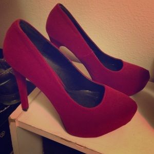 Beautiful statement high heel !