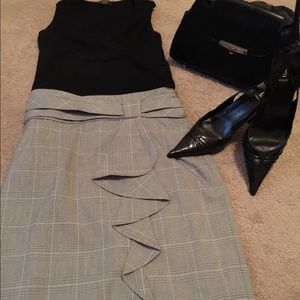 ⬛️⬜️Black & white ruffled accented skirt◻️⬛️