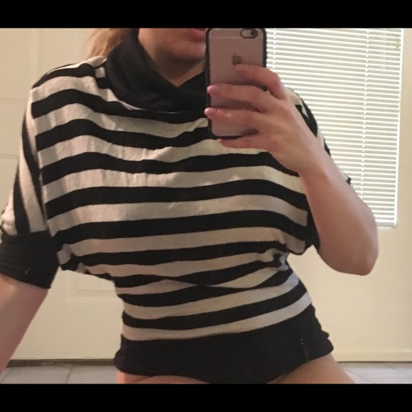 Short sleeve turtle neck