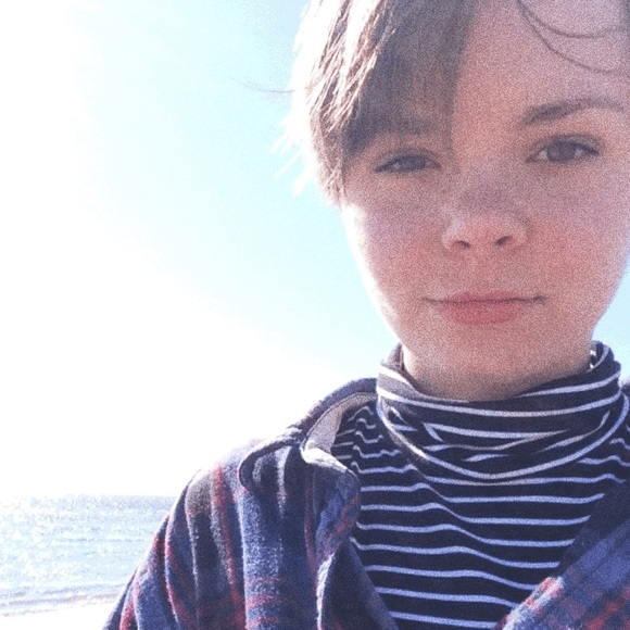 Meet your Posher, Ainsley - Picture 1 of 1