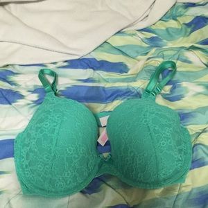 VS Demi bra. NEW WITH TAGS!