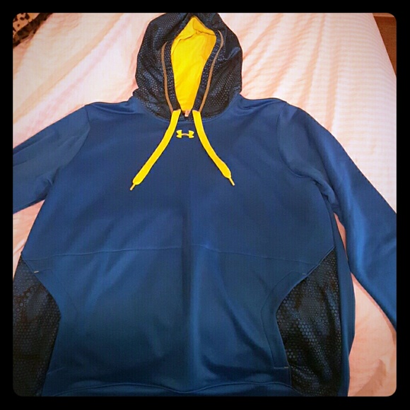 Men's Underarmour sweatshirt