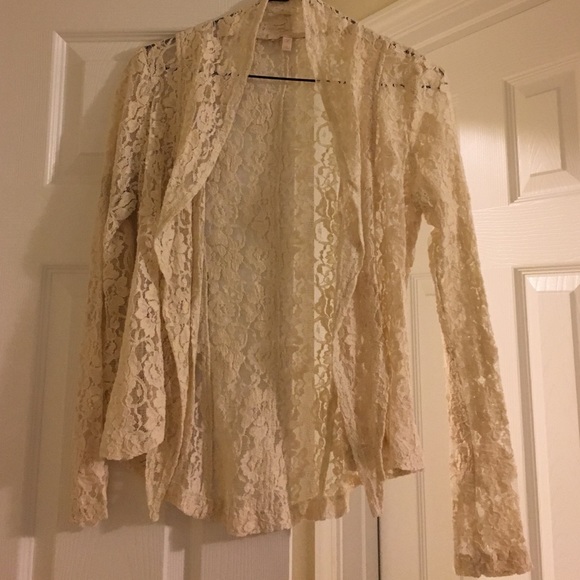 Lace flyaway