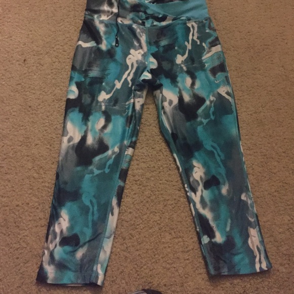 Nike dri fit Capri