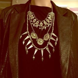 DARING BREASTPLATE STYLE NECKLACE