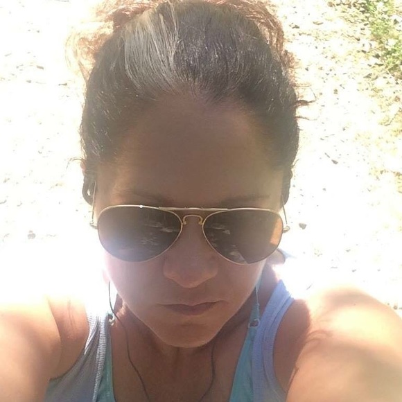 Meet your Posher, Julie - Picture 2 of 3