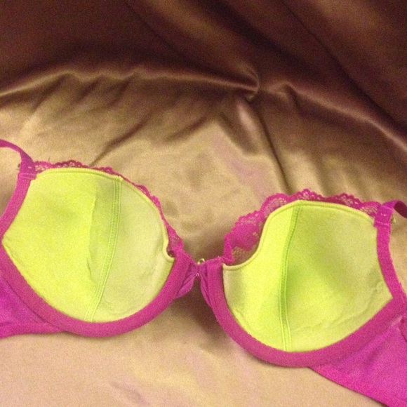 Betsey Johnson bra 32C - Picture 3 of 4