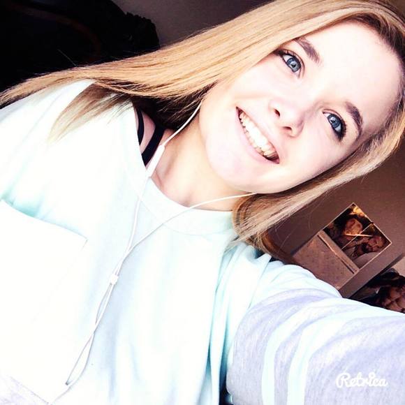 Meet your Posher, Courtney - Picture 1 of 1