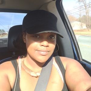 Meet your Posher, Latisha