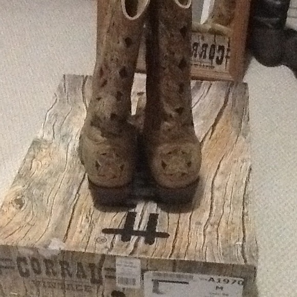 Corral Boots - Picture 3 of 4