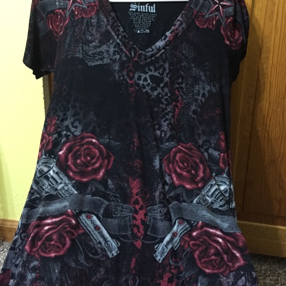 Sinful double gun and roses tshirt